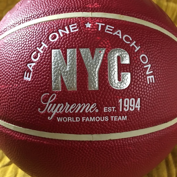Supreme x Spaulding Basketball - Picture 2 of 4